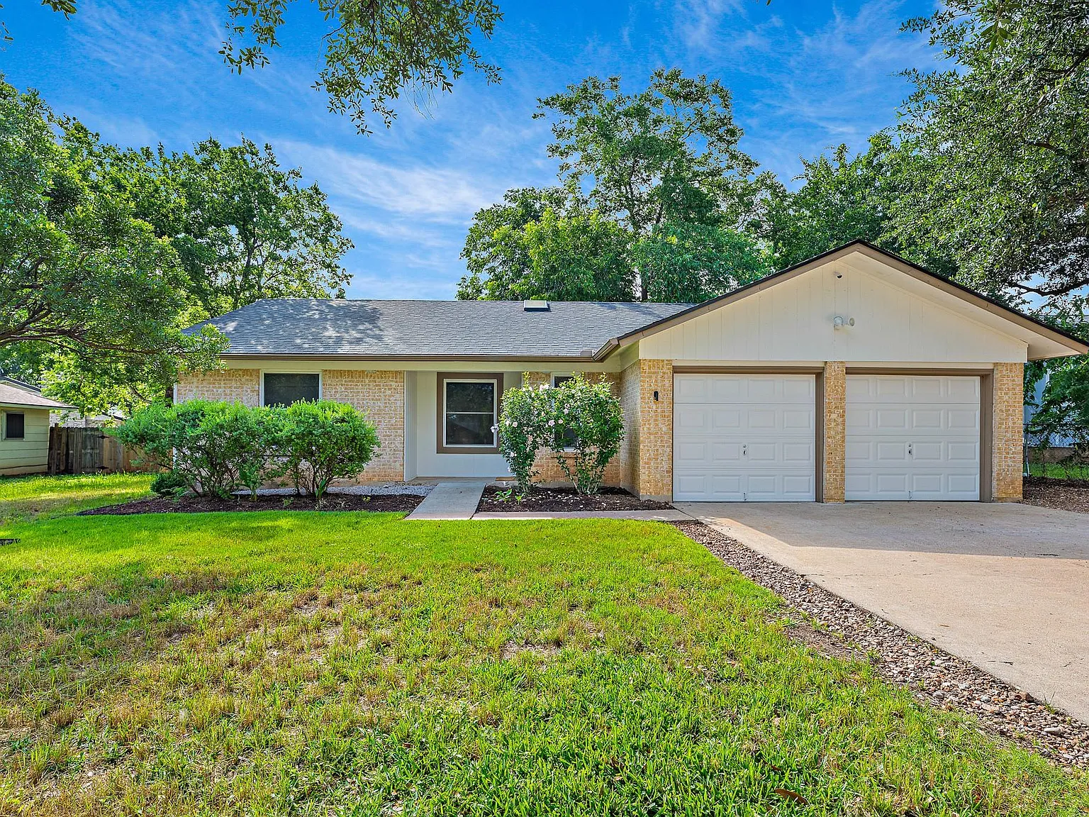 4 bed, 2.0 bath, 1516 sqft, $2,200 — Photo 2
