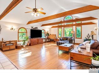 10 Locust Lane, Mahwah, NJ 07430