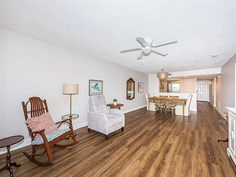 5400 Park St N #Penthouse 10 — Photo 1