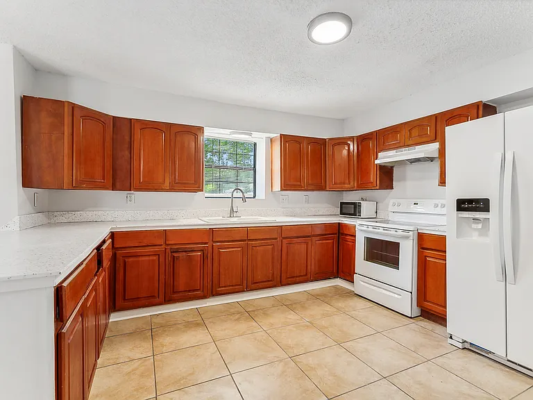 1563 Foy St — Photo 6