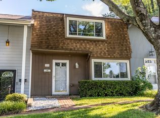 110 Woodlake Dr, Charlottesville, VA 22901