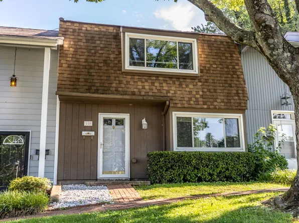 110 Woodlake Dr, Charlottesville, VA 22901
