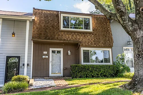 110 Woodlake Dr Photo 1