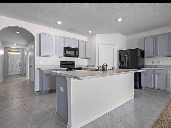 4th image of 615 Squires Grove Dr