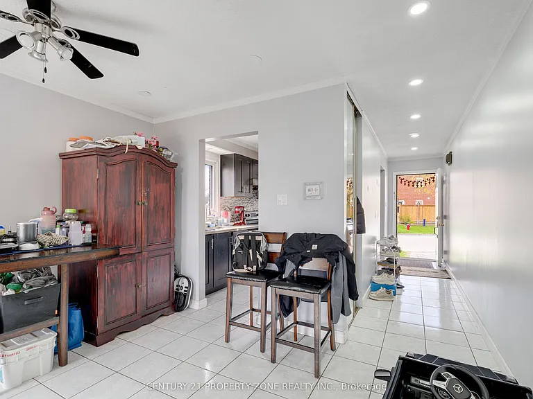 32 Lady Stewart Blvd — Photo 20