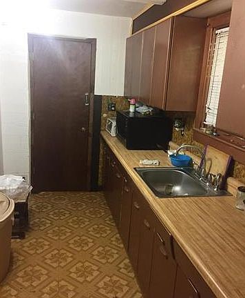 3rd image of 829 Barnett Ave