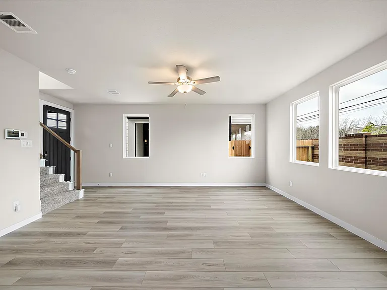 9912 Storehouse Dr — Photo 4