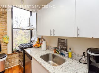1050 W Dickens Ave #20, Chicago, IL 60614