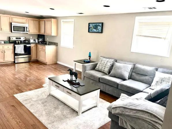 (undisclosed Address), East Islip, NY 11730