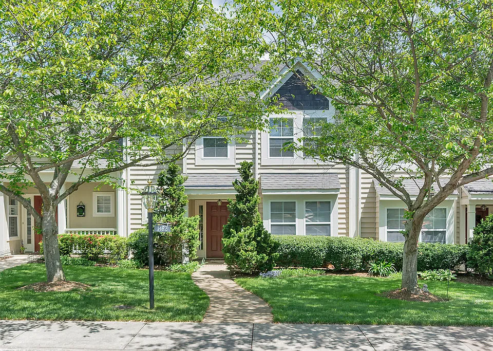1482 Ashland Dr