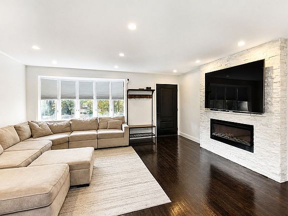 4th image of 2745 Mill Ave