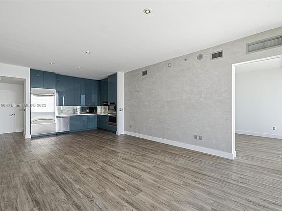 5th image of 2020 N Bayshore Dr APT 2707