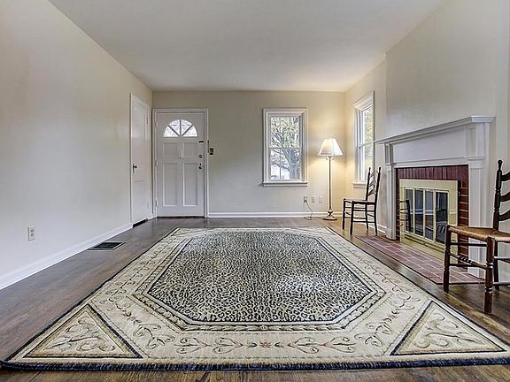 2nd image of 348 Cushing Ave