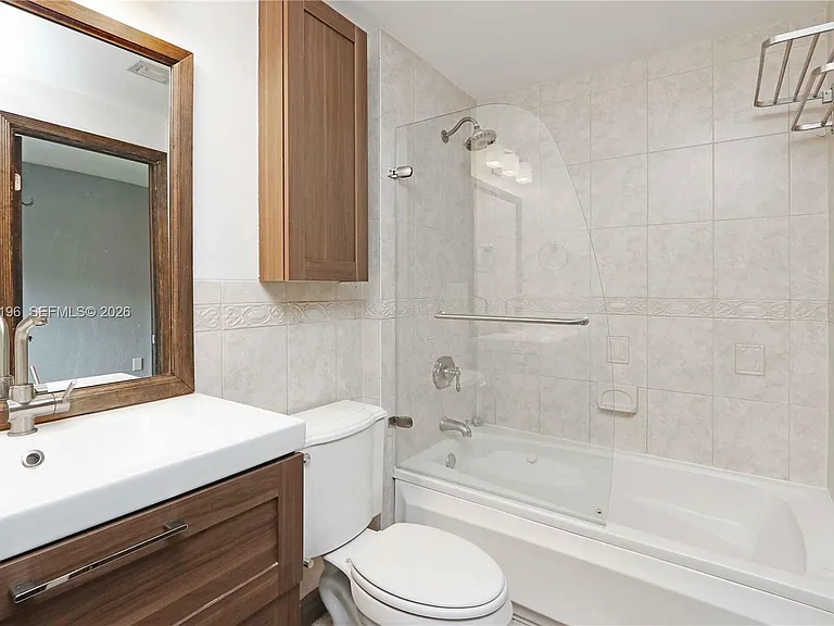 221 Camilo Ave — Photo 4