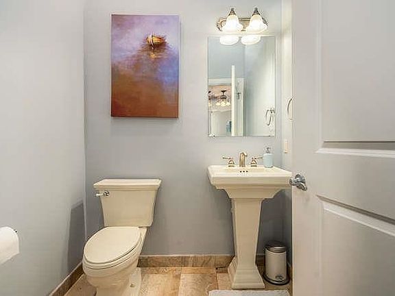 5th image of 564 Gregory Ave APT A3