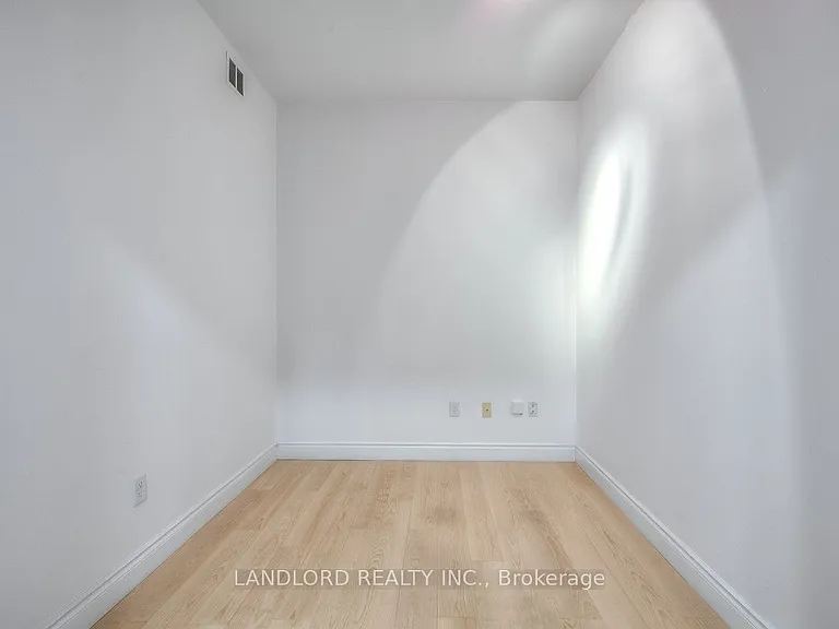 77 McMurrich St #307 — Photo 14