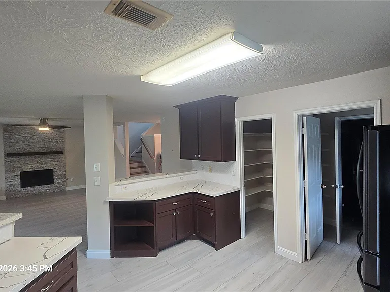 7239 Foxbrook Dr — Photo 6