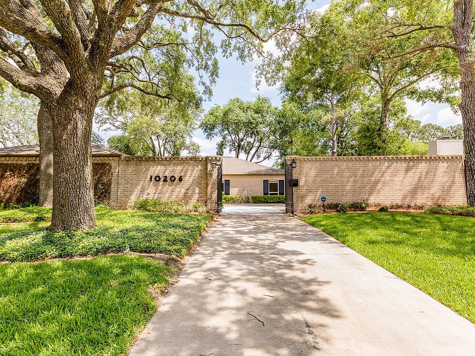 1st image of 10206 Briar Forest Dr