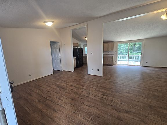 5th image of 3041 Travellers Rd