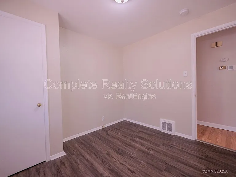 10200 Tappan Dr — Photo 14