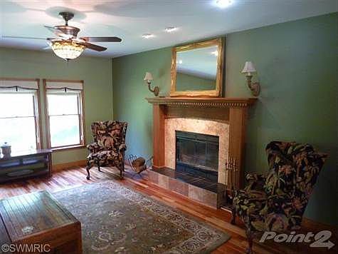 3rd image of 556 N Shore Dr