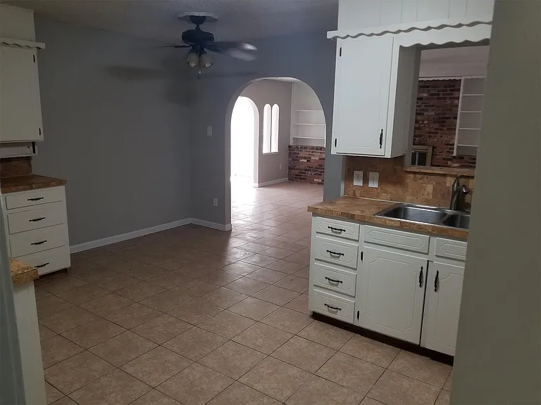 3460 Edith Ln — Photo 2