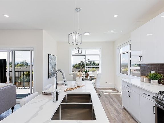 5th image of 7411 Cedar St #16