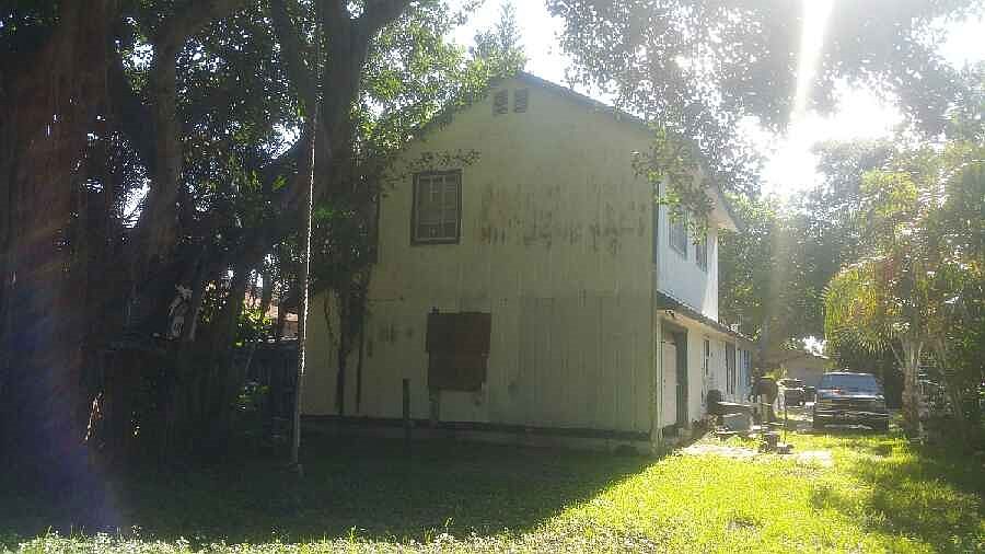 2nd image of 504 Pinegrove Ave