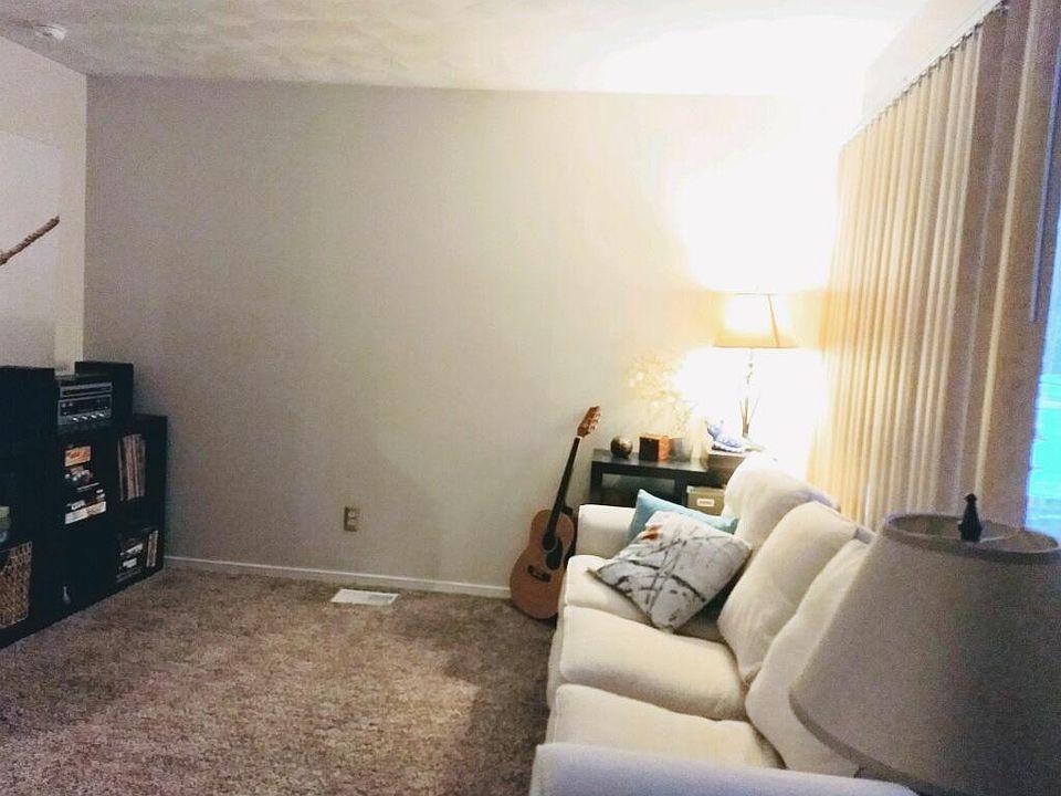 2nd image of 5812 E Hollybrook Ln