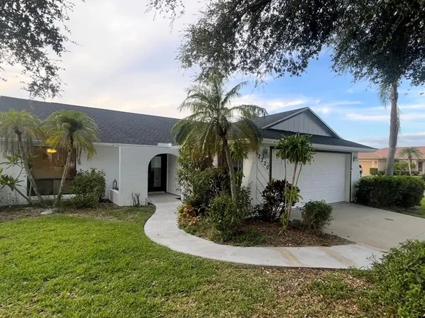 2200 E Village Ct, Venice, FL 34293