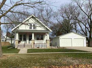 824 E Howard St, Manchester, IA 52057