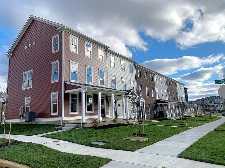 868 Mapleton Ave — Photo 3