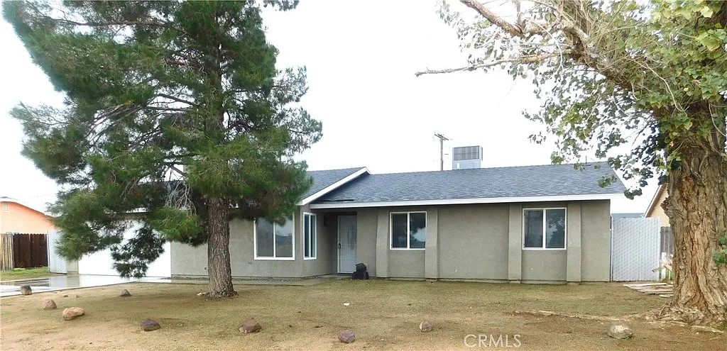 3 bed, 1338 sqft, $2,000 — Photo 2
