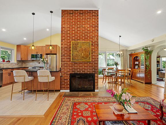 2nd image of 5937 Avon Dr #1