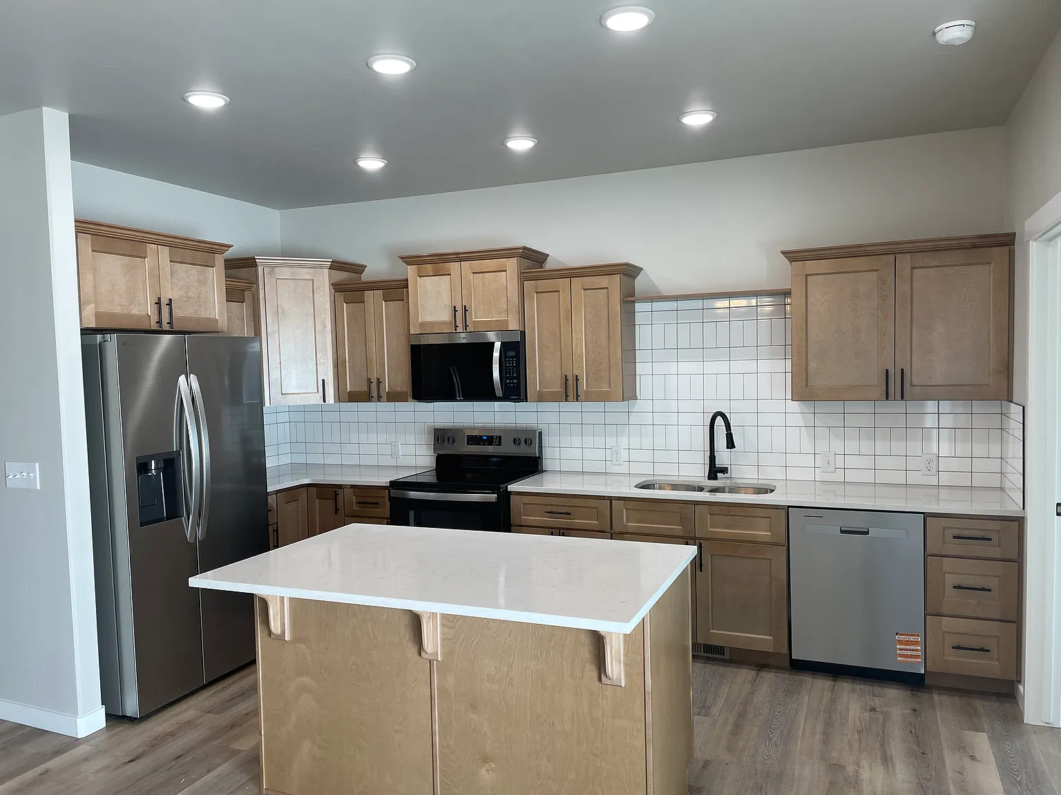 3 bed, 1380 sqft, $2,100 — Photo 2