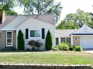 3200 9th St, Moline, IL 61265