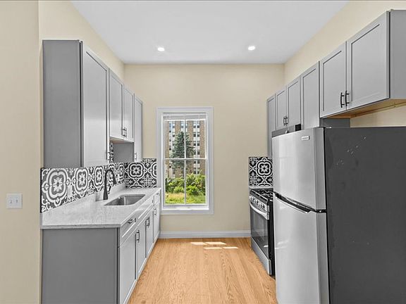 4th image of 416 Pearl St #23