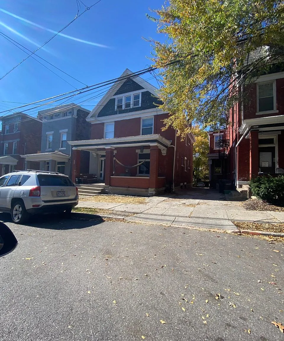7 bed, 2558 sqft, $5,350 — Photo 1