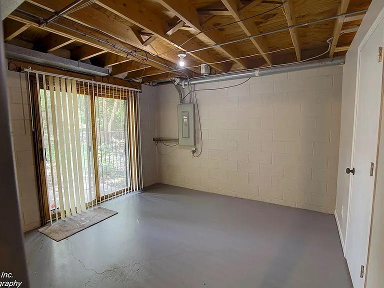 10475 Ruggles Plz — Photo 14