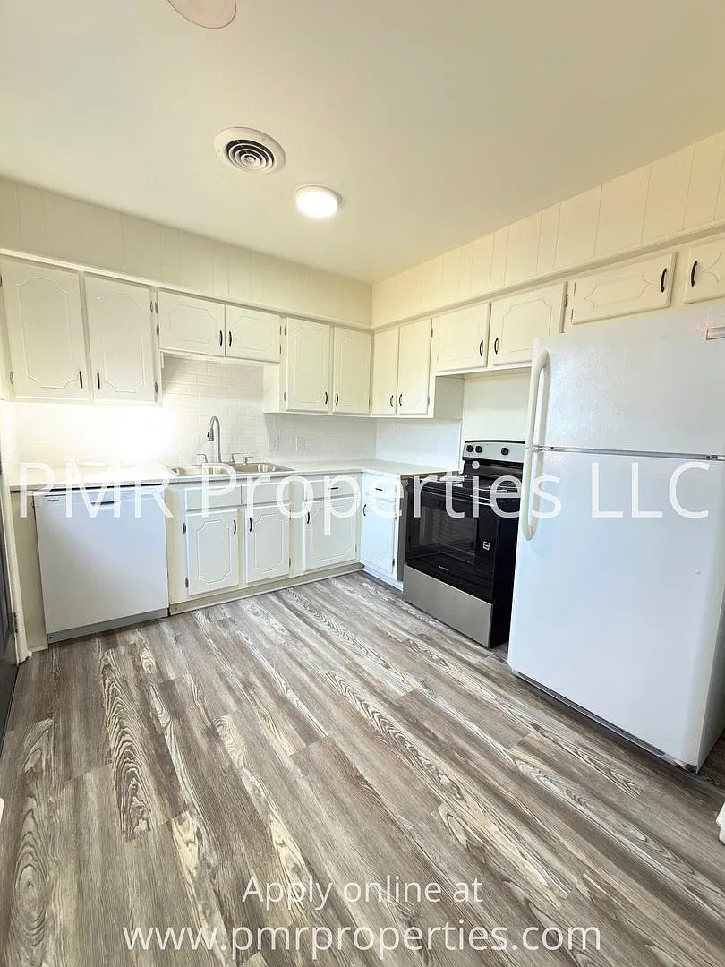 3 Bedrooms / 2 Bathrooms House — Photo 3