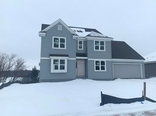 1520 Whitewater Dr, West Bend, WI 53095