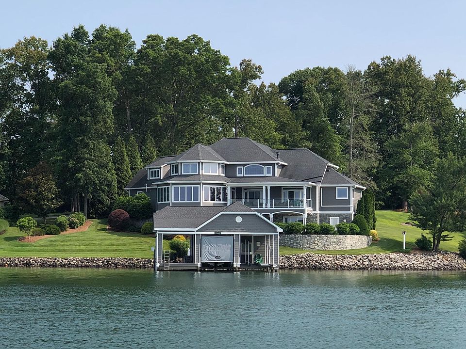 1st image of 185 Blackwater Cir