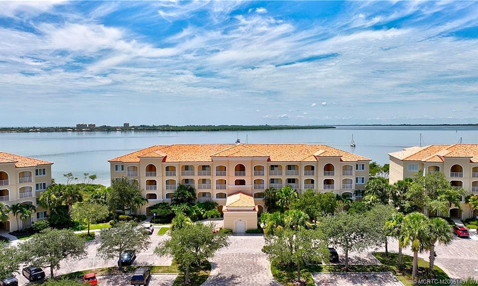 1st image of 22 SW Harbour Isle Dr W #105