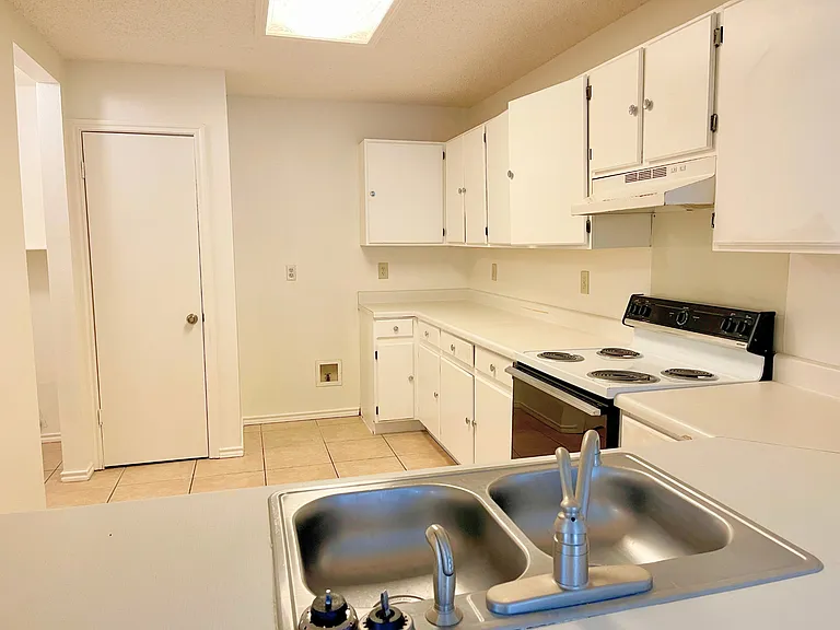 8206 Longhorn Ridge Dr — Photo 9