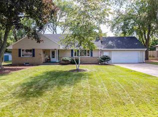 635 W Seneca Dr, Appleton, WI 54911