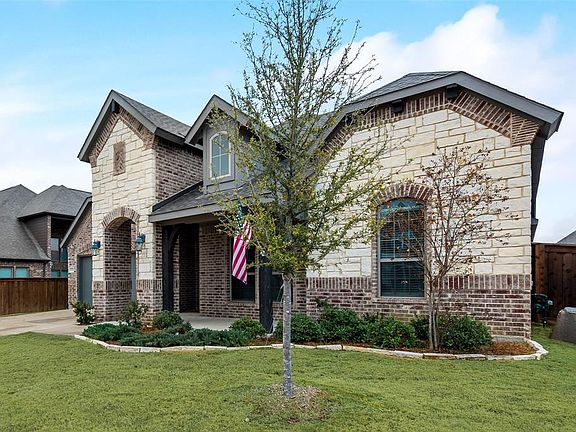 4th image of 3203 Woodford Dr