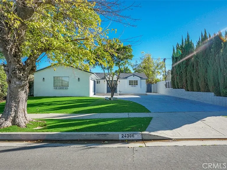 24306 Gilmore St — Photo 6