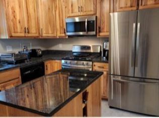W232N6042 Teakwood Ct, Sussex, WI 53089