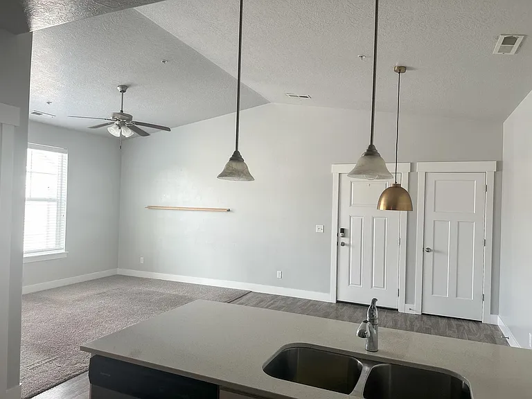 107 W Seasons Dr — Photo 7