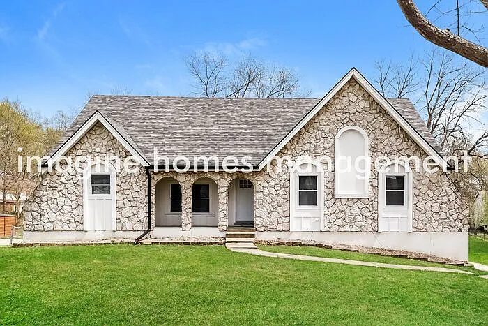 6115 N Monroe Ave — Photo 1